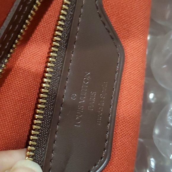 LOUIS VUITTON DAMIER PRINT MESSENGER BAG BAND NEW!!! NEVER USED!! - Picture 6 of 13